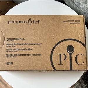 Pampered Chef - V Shaped Baking Pan Set